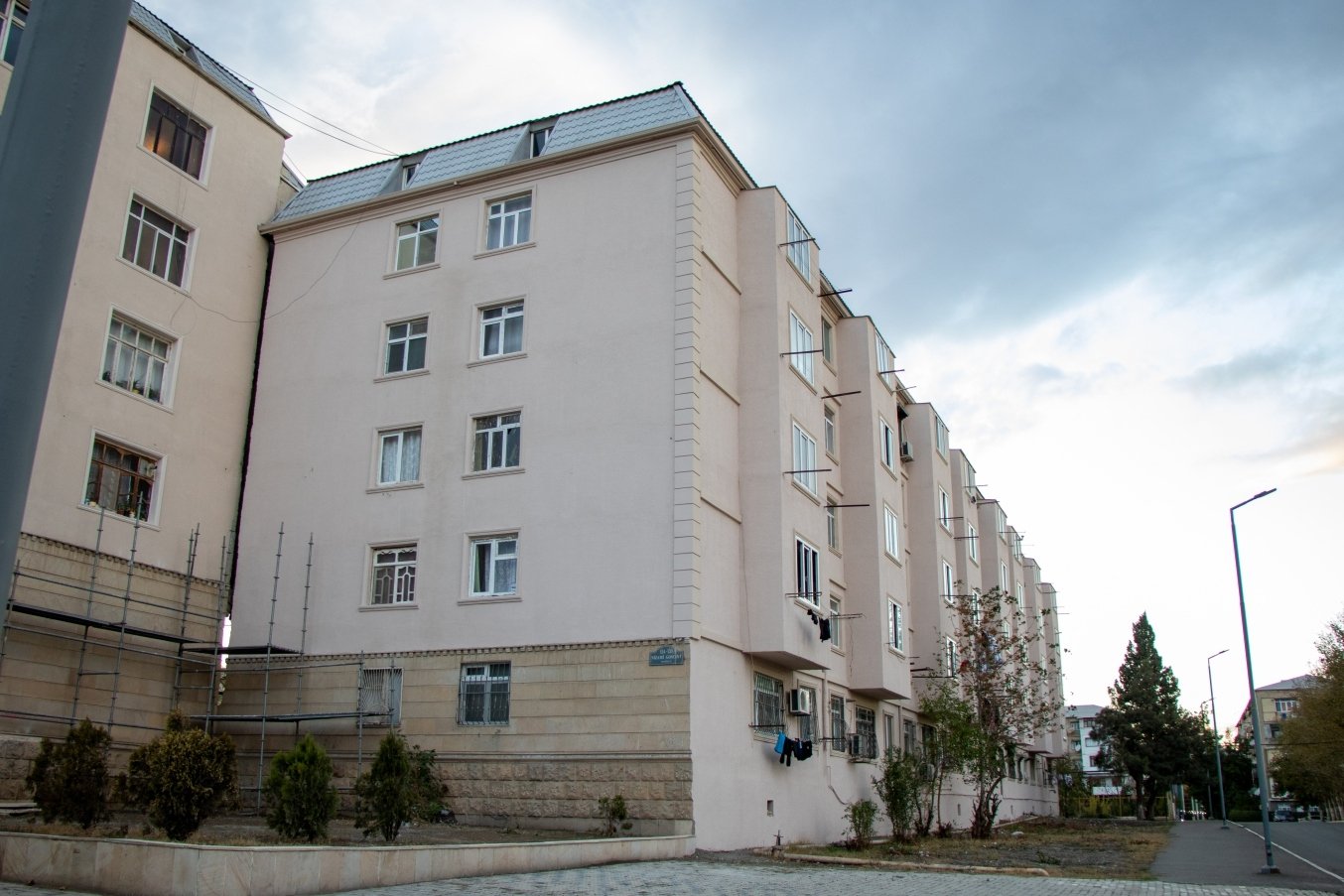 Gəncə şəhərində yaşayış binaları və alüminium zavodunda təmir, bərpa və boya işləri